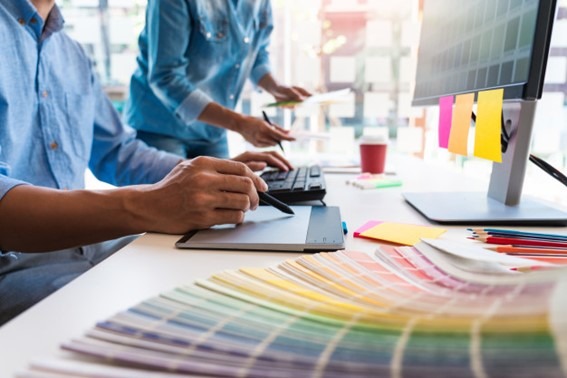 gráfica de médio porte atendendo clientes B2B com estratégia de marketing digital estruturada
